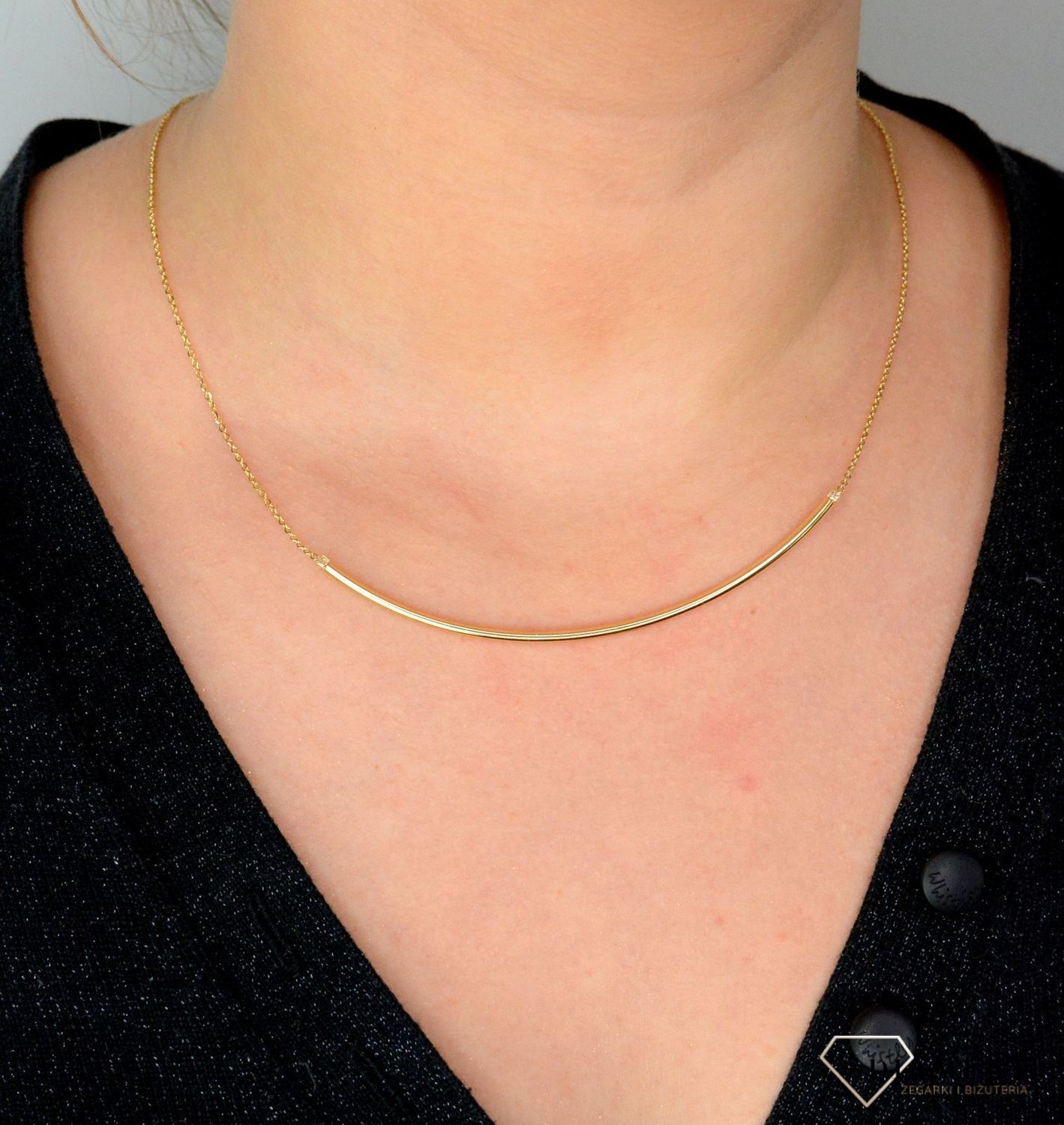 Złoty naszyjnik ze sztywną ozdobą zakończony cyrkonią NA 2971.jpg